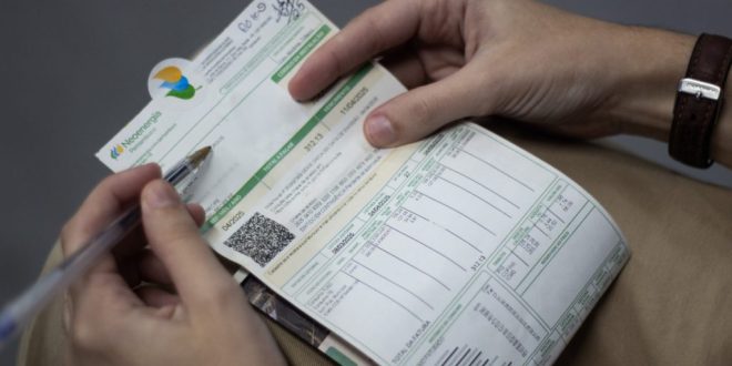 Leia mais sobre o artigo Quase 180 mil pernambucanos podem perder desconto na conta de energia; veja como evitar