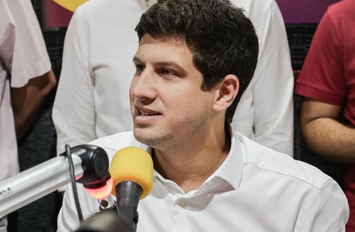 Leia mais sobre o artigo João Campos disse que conexão com o sentimento real do povo se sobrepõe ao peso numérico das alianças para as eleições, ao falar sobre apoios de prefeitos
