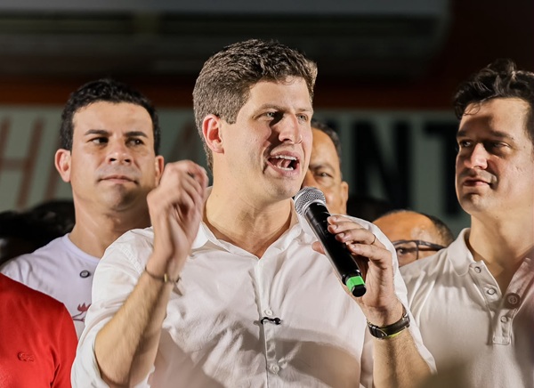 Leia mais sobre o artigo Lucas Ramos recebeu João Campos com multidão em Petrolina