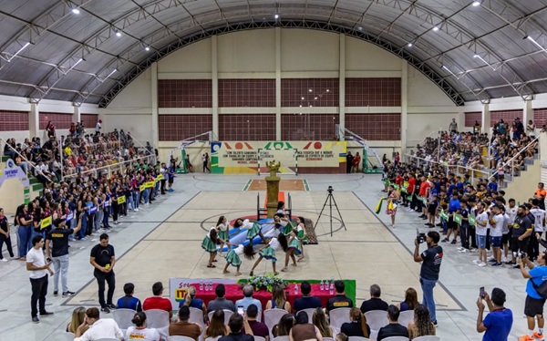 Leia mais sobre o artigo Itapetim iniciou campeonatos de Futsal e Voleibol no fim de semana