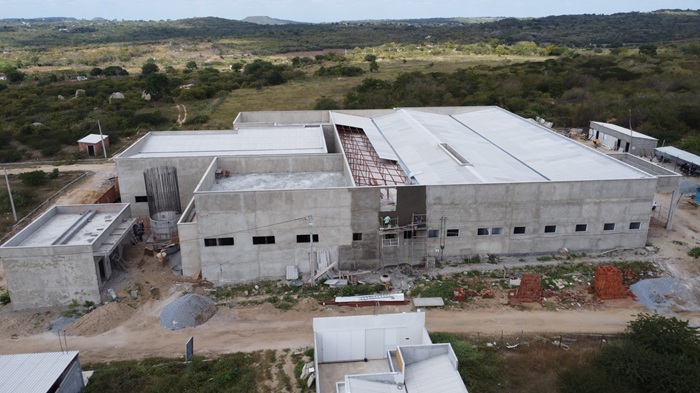 Leia mais sobre o artigo Obras do Hospital de Brejinho chegam a 70%, diz Gilson Bento