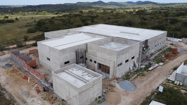 Leia mais sobre o artigo Obra do novo hospital de Brejinho avança e promete transformar a saúde do município