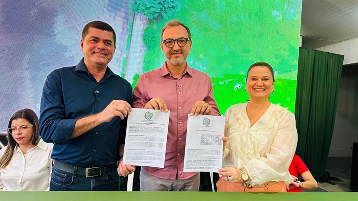 Leia mais sobre o artigo Prefeito Fredson assina termo para receber Agência do Trabalho que vai ampliar oportunidades para emprego e empreendedorismo