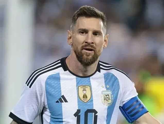 Leia mais sobre o artigo Messi encerra sexta Copa sem novo título e deixa legado de duas décadas pela Argentina