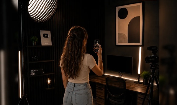 Leia mais sobre o artigo Adolescente de 13 anos é proíbida de produzir conteúdo monetizado nas redes sociais