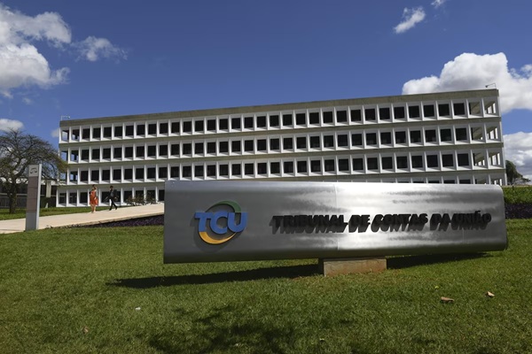 Leia mais sobre o artigo TCU libera pagamento de gratificação fora do teto a servidores do próprio tribunal e do Legislativo