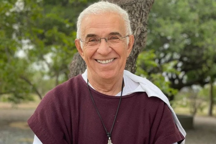 Leia mais sobre o artigo Justiça concede liberdade a Padre Airton Freire, mas ele segue com direitos canônicos suspensos